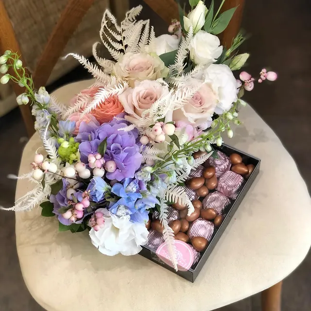 Chocolate & Flowers Gift Box